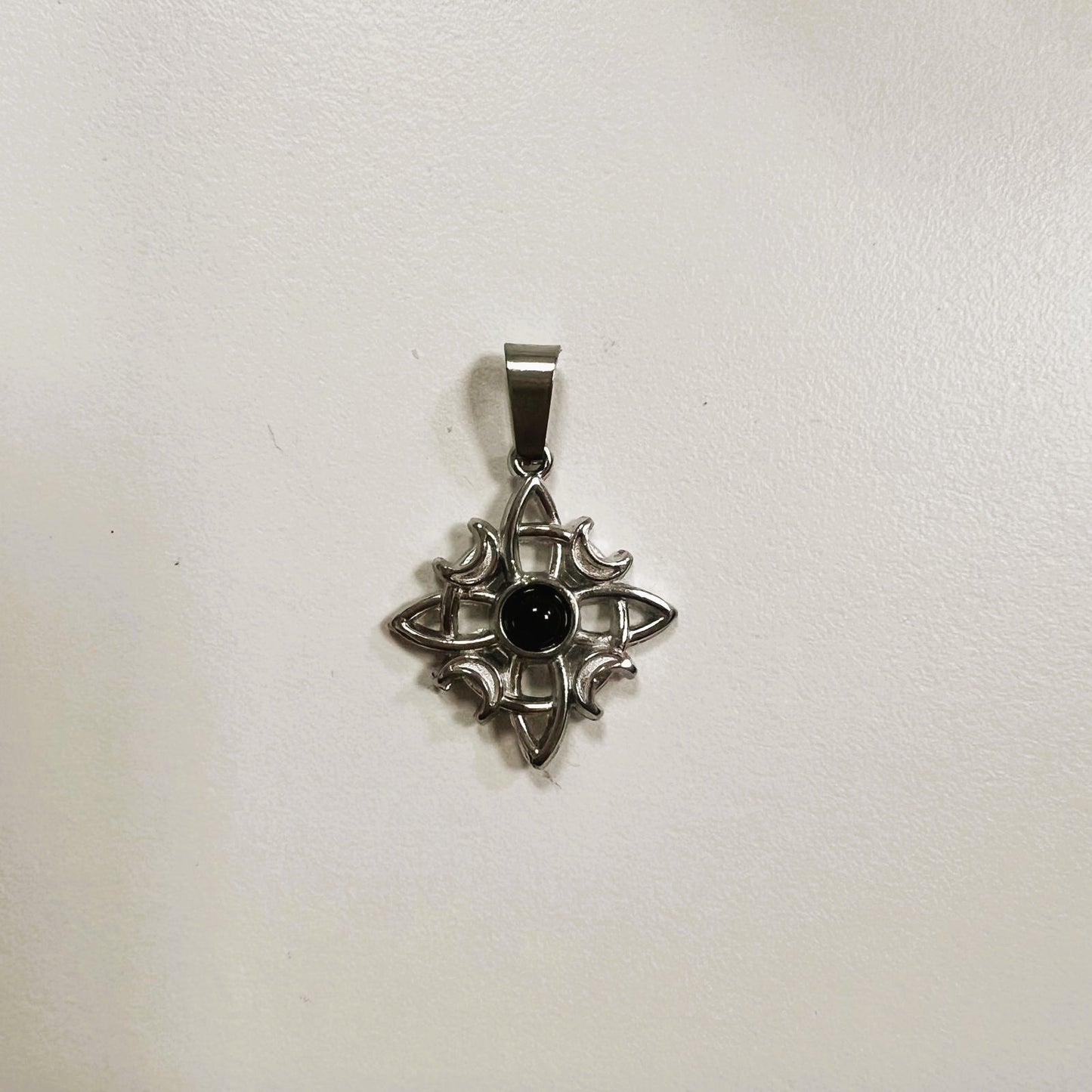 Pendentif - Nœud de Sorcière avec Onyx