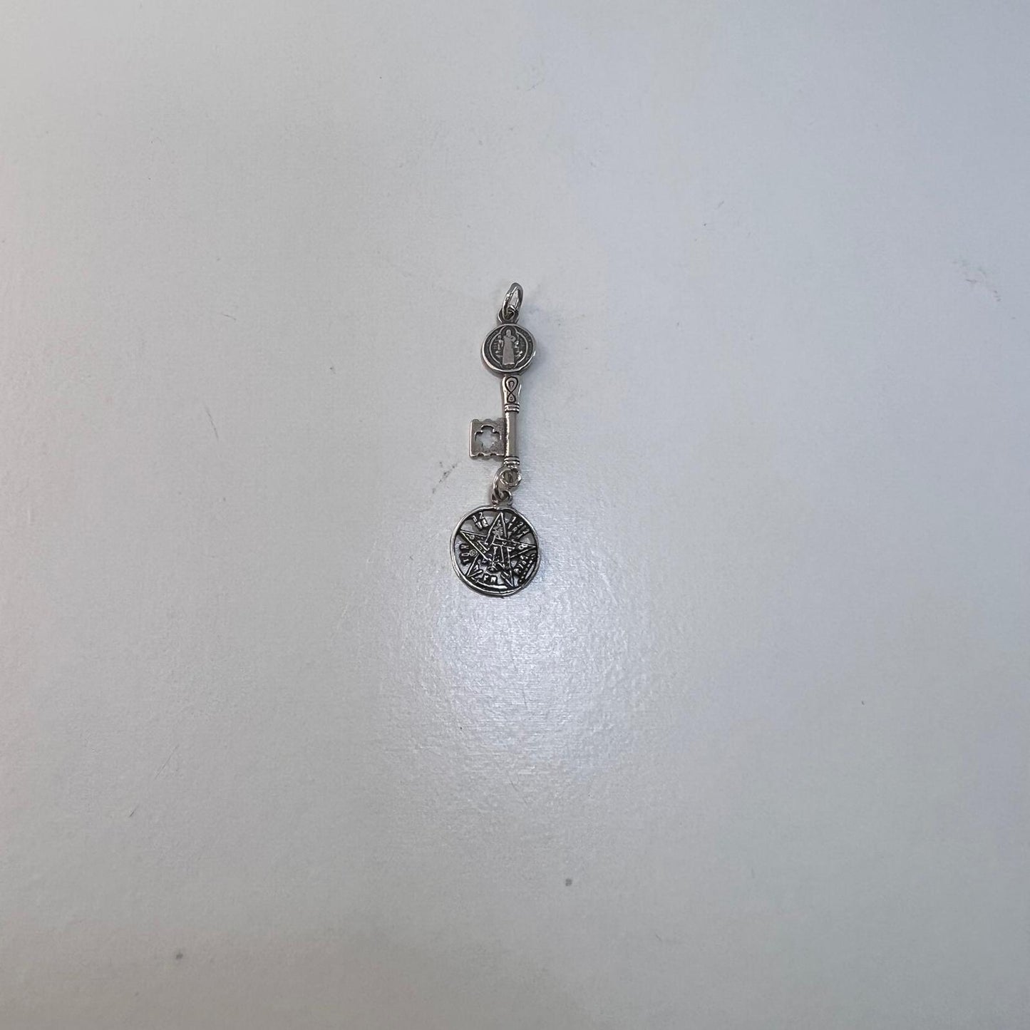 Plata - Colgante LLave de San Benito con Tetragramatón