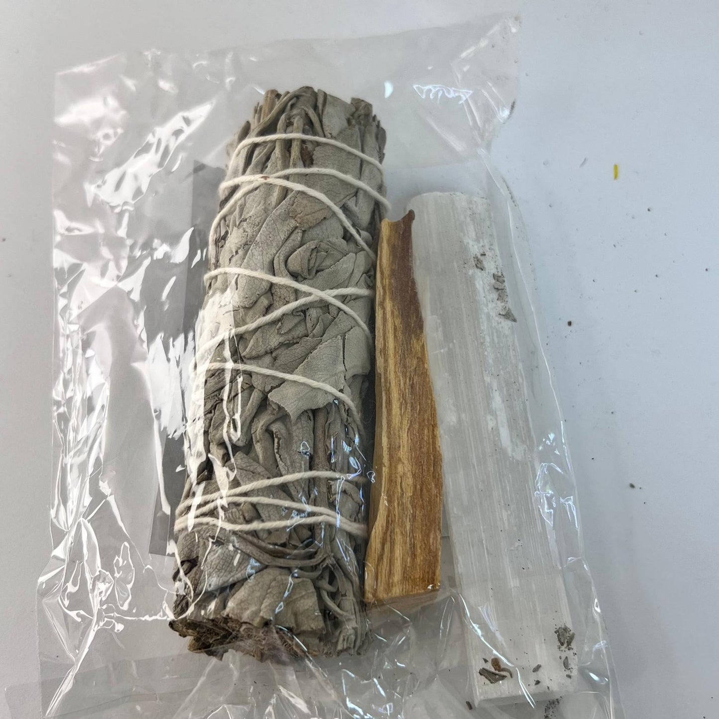Sahumerio - Pack Atadito Salvia Blanca, Palo Santo y Selenita