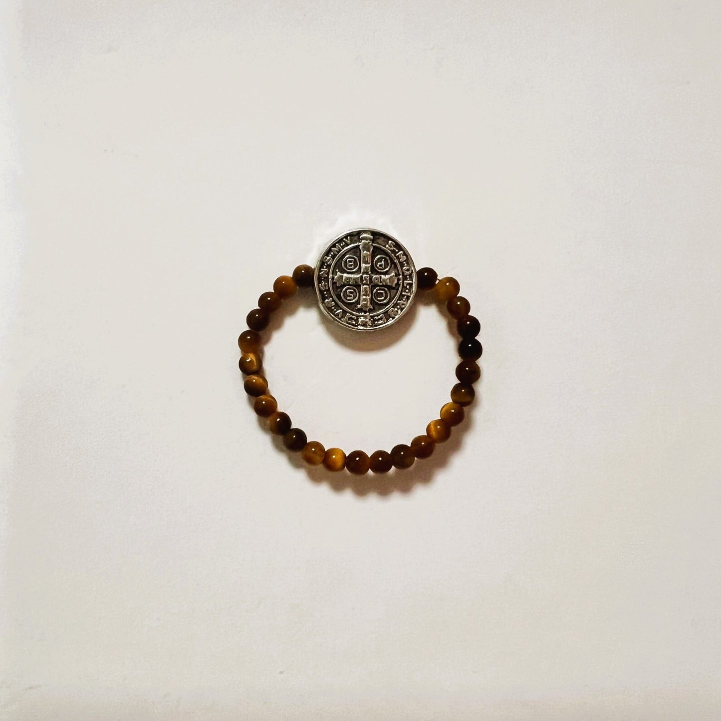 Anillo - Elástico de Ojo de Tigre con San Benito