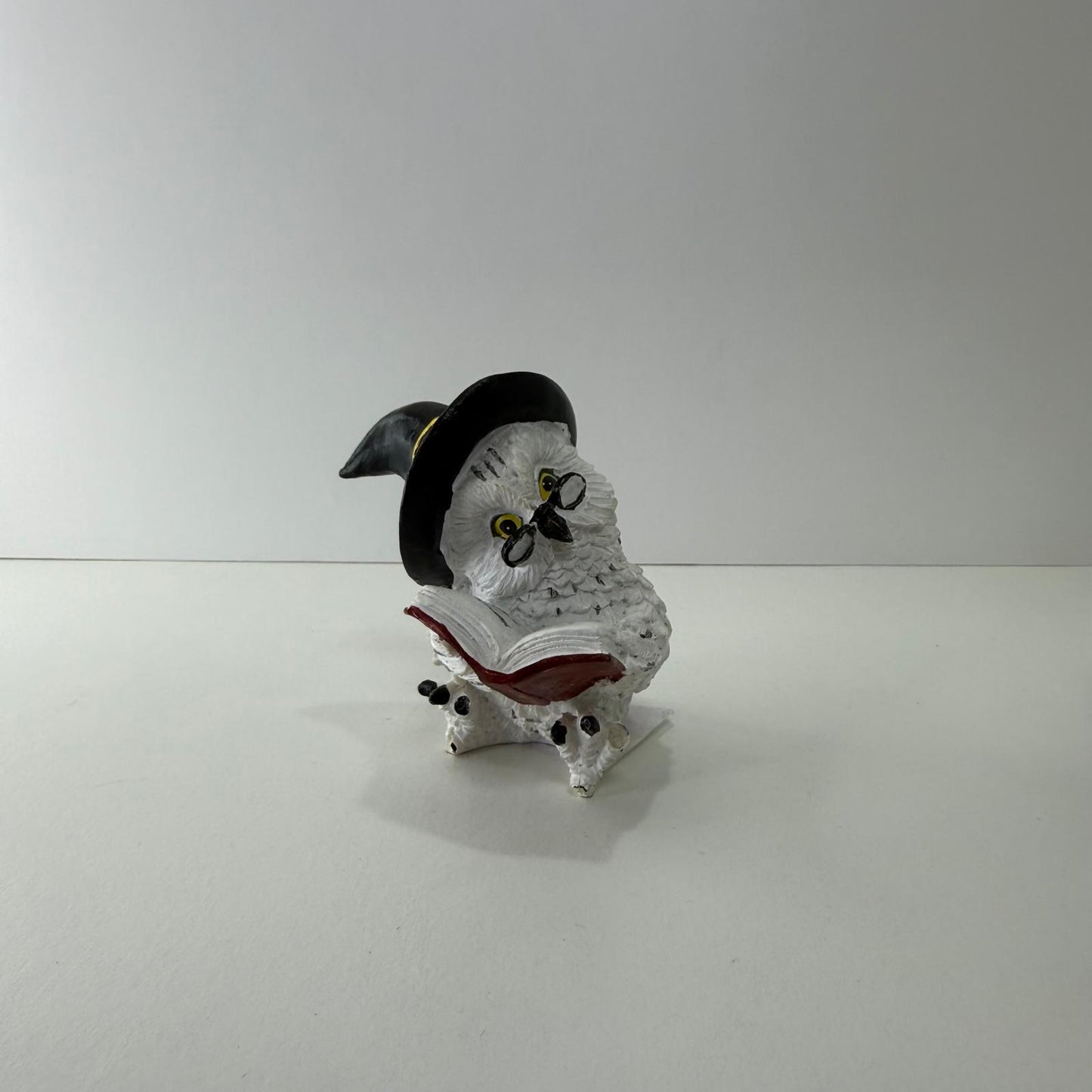 Figura - Búho con Libro Rojo