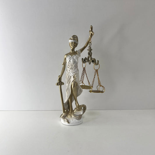 Figura - Diosa de la Justica con Detalles Blancos