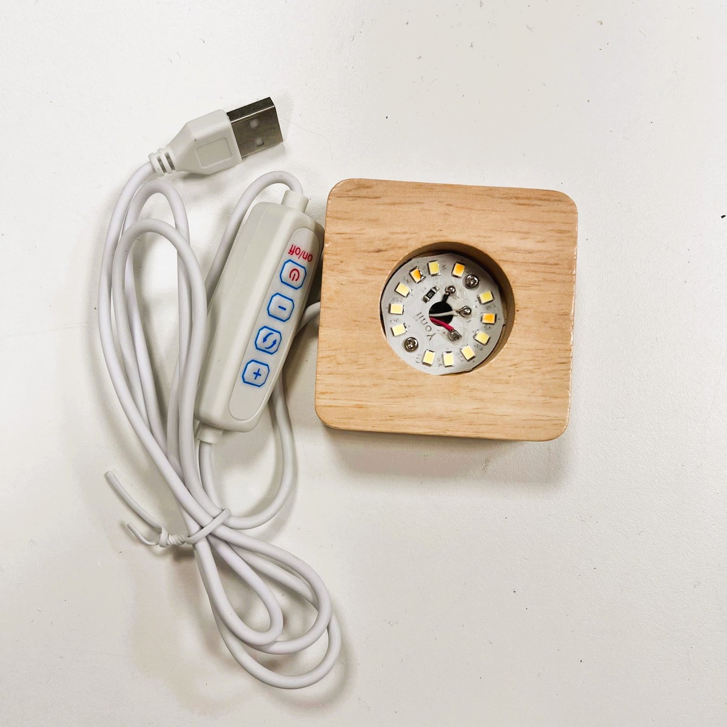 Lámpara - Base de Madera con Luz LED