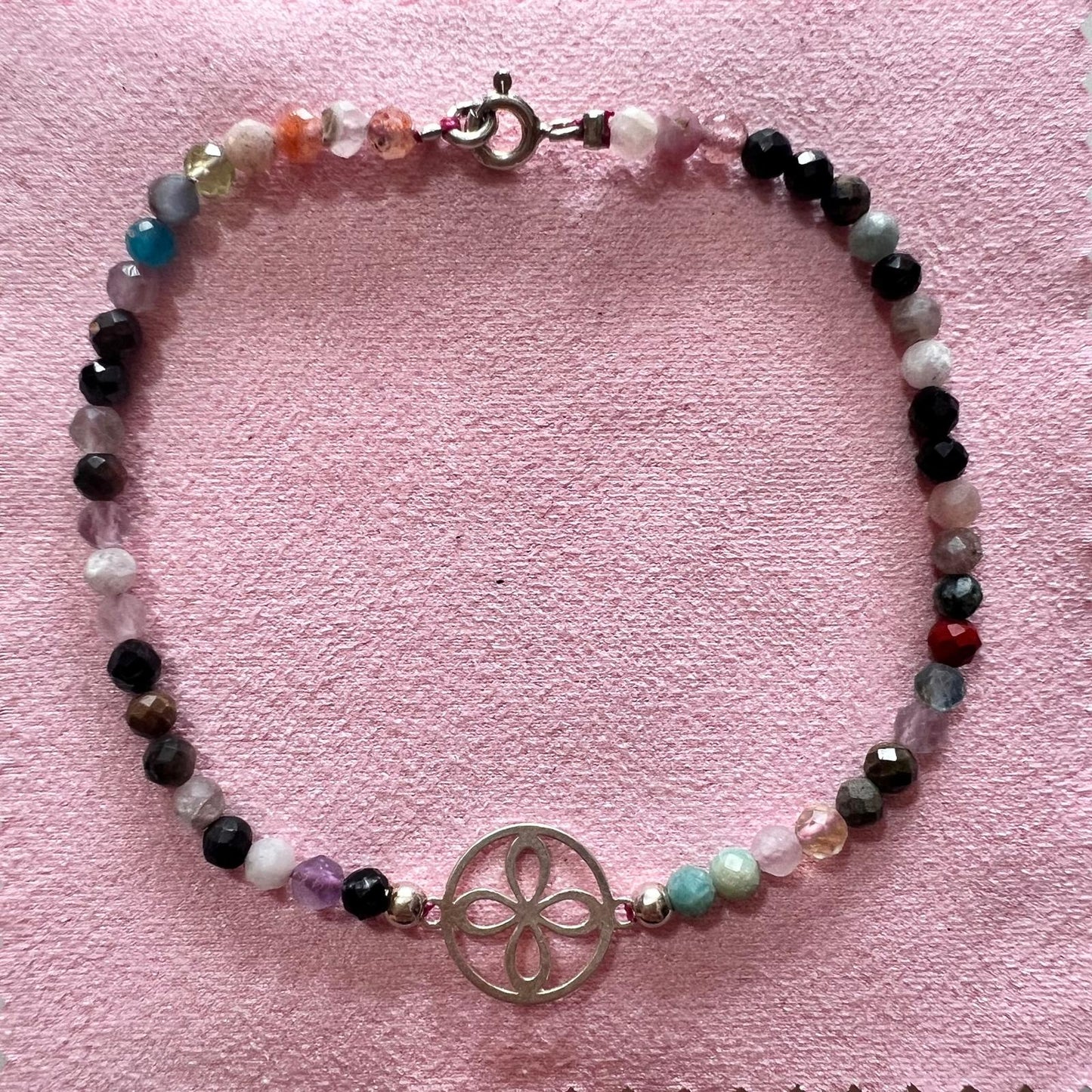 Plata - Pulsera Facetada con Sigilo de la Abundancia